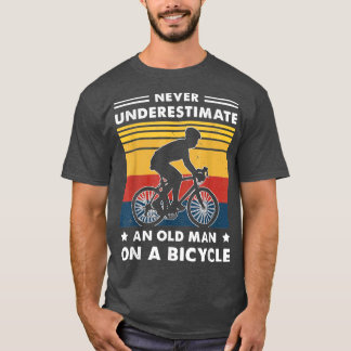 Fiets Vintage Onderschat nooit een oude man op een T-shirt