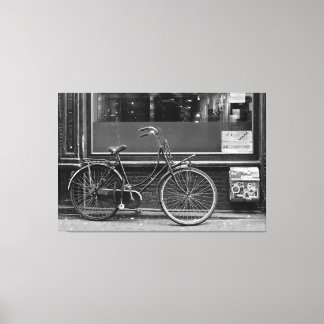 Fiets voor de etalage canvas afdruk