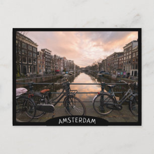 Fietsen op zonsondergang in Amsterdam Briefkaart