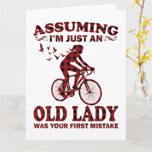 Fietsende vrouw die ervan uitgaat dat ik gewoon ee kaart