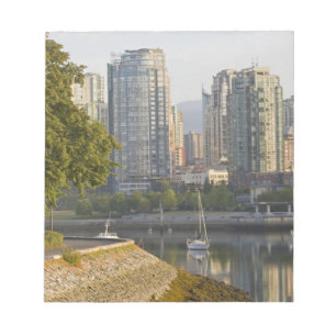 Fietser langs het Seawall Trail in het centrum Notitieblok