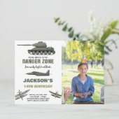 Fighter Jet Invitations Anniversaire Danger avec p (Debout devant)
