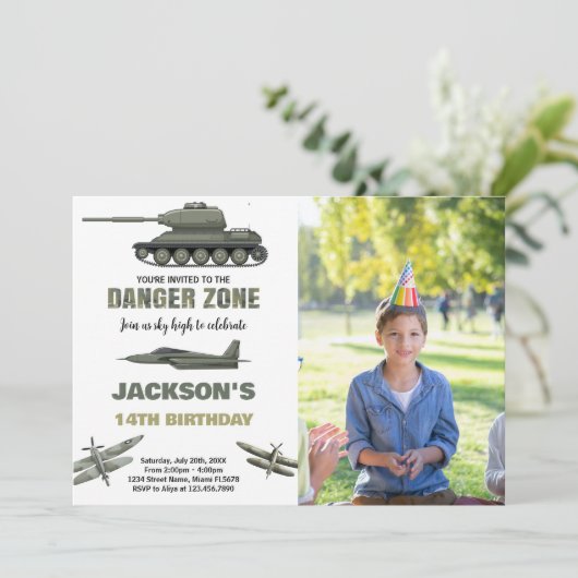 Fighter Jet Invitations Anniversaire Danger avec p (Debout devant)