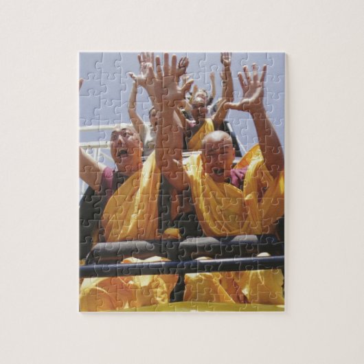 Fijne boeddhistische monniken op een roller onderz legpuzzel (Verticaal)
