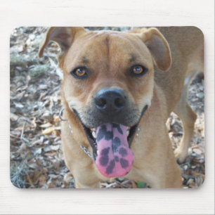 Fijne bruine hond met gevlekte tong muismat