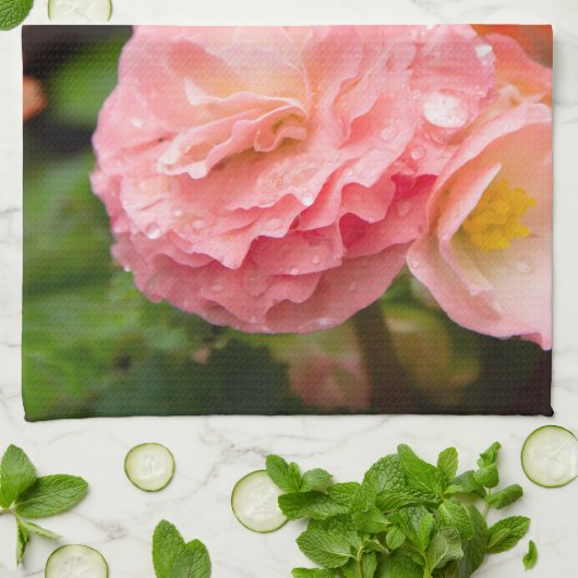 Fijne roze bloem na de regen theedoek (Gevouwen)