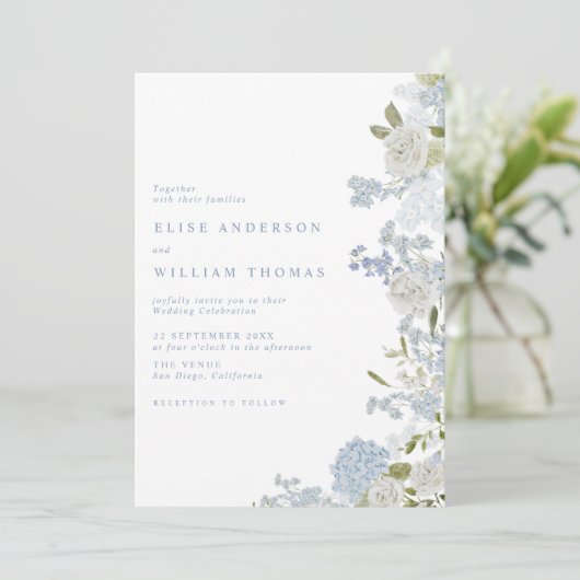 Fijne zachte blauwe bloemenbruiloft kaart (Staand voorkant)