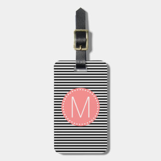 Fijne zwarte streep met koraalmonogram bagagelabel
