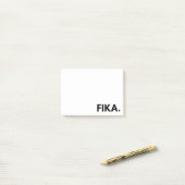 FIKA. Notes post-it en gras (Sur un bureau)