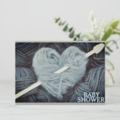 fil bleu en forme de coeur invitation à la douche  (Debout devant)