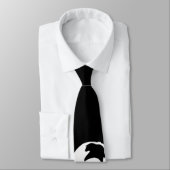 fille avec la cravate d'arme à feu (Attaché)