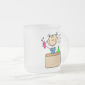 Fille avec la tasse de sac à dos (Devant droit)