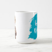Fille Confortable dans un Mug Sweat à Café en Grai (Centre)