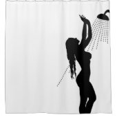 fille dans le rideau en douche de silhouette de (Devant)