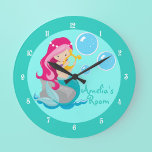 Fille de sirène personnalisée Turquoise<br><div class="desc">Belle horloge murale turquoise en sirène avec le nom de votre enfant personnalisé en écriture assez turquoise. C'est une jolie maison de plage pour enfants horloge de chambre. Images par www.prettygrafik.com</div>