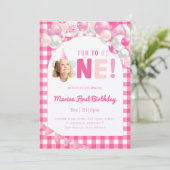 Fille de un an rose invitation anniversaire (Debout devant)