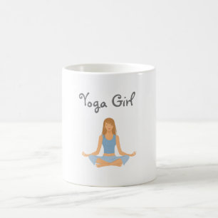 Fille de yoga de la tasse