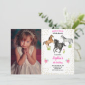 Fille du cheval, Invitation de la florale rose ave (Debout devant)