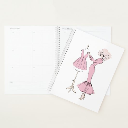 Fille en robe rose avec robe sur mannequin (Devant avec enveloppe)