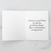 Fille en Veste rouge avec carte postale de vacance (Intérieur)