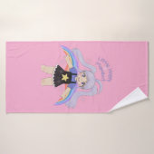 Fille Heureuse Illustration Dessinée à la Main – P (Serviette de bain)