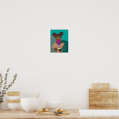Fille heureuse regardant son affiche de semis (Cuisine)