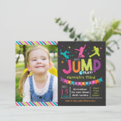 Fille Jump & Jeu Bounce House Invitations d'annive (Debout devant)