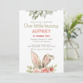 Fille Lapin Rose Floral Invitation Anniversaire (Debout devant)
