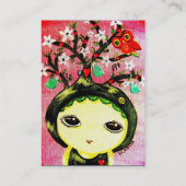 Fille mignonne - elle élève un carte de visite (Dos)