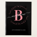 Fille moderne rose noir Script Monogramme<br><div class="desc">Fille, moderne, tendance, élégant, rose roux et noir, monogramme blanc nom initial script personnalisé monogrammed personnalisé planificateur salon de beauté. Doté d'une initiale monogramme et d'un script de nom de girly dans une police de caractères de calligraphie lettrée et d'un cadre de cercle pointillé autour de votre monogramme. Grand cadeau...</div>