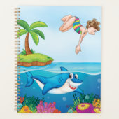 Fille plongeant dans l'océan avec un requin amical (Devant)