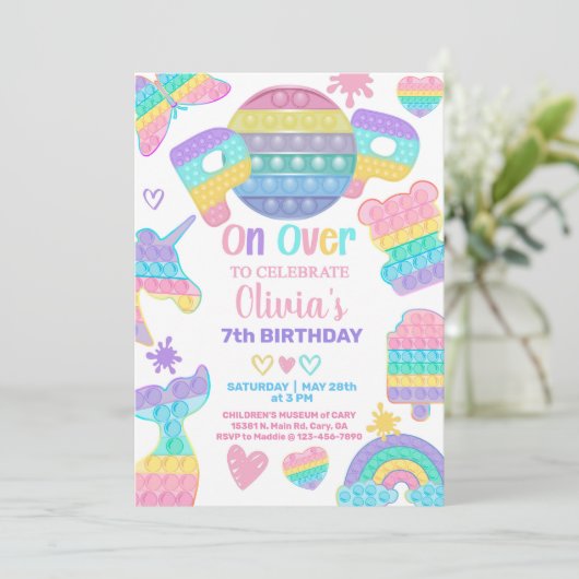 Fille popit invitation fête d'anniversaire. POPIT. (Debout devant)