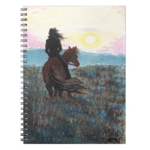 Fille sur le journal paisible de carnet de coucher