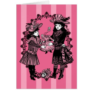 Filles et poupée décapité