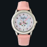 Filles mignonne félin caricature et nom Enfants<br><div class="desc">Cette montre pour enfant mignonne et girly présente un beau chat peint à la main et portant une couronne de fleurs. Cette aquarelle fleurie dispose également d'un endroit où vous pouvez ajouter le nom de votre fille. Parfait pour la première montre d'un enfant !</div>