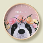 Filles mignonne Porte de panda floral Horloge pers<br><div class="desc">Cette mignonne horloge à panda floral est le cadeau parfait pour toute petite fille. L'horloge est également personnalisée avec le nom de votre enfant,  ce qui en fait un cadeau vraiment spécial.</div>