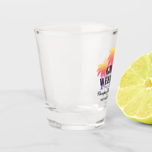 Filles nuit dehors week-end à boire verre photo (Gauche)