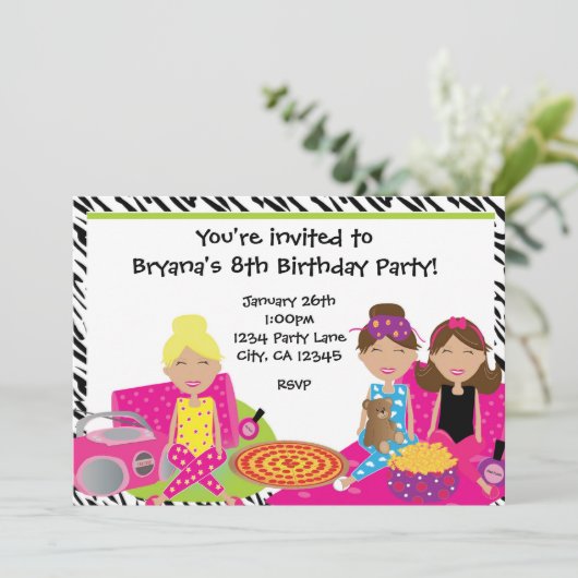 Filles Sleepover Fête de bois Zebra Invitation (Debout devant)