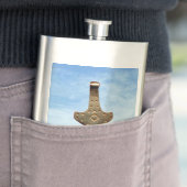 Fiole en acier inoxydable Gold Thor Hammer (En situation)