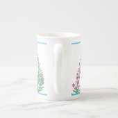 Fireweed et tasse de thé d'Alaska de myosotis des (Dos)