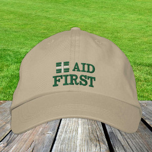 First Aid geborduurd Trucker hat Green / white Geborduurde Pet