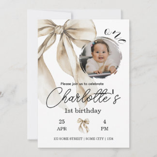 First Birthday Beige Bow Neutral Invitation Photo Kaart