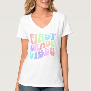 First Grade Vibes - Kleurrijke Groovy Terug naar S T-shirt