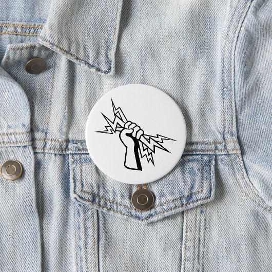 Fist Holding Lightning Bolt Bold Power Ronde Button 7,6 Cm