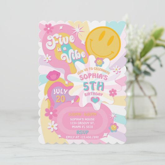 Five est une Vibe Super 5e anniversaire Invitation (Debout devant)