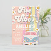 Five est une Vibe Super 5e anniversaire Invitation (Debout devant)