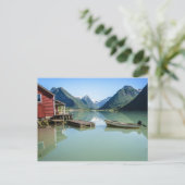 Fjord-landschap met botenhuis en bergen briefkaart (Staand voorkant)