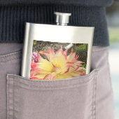 Flacon de hanche classique rose et jaune Dahlia (En situation)