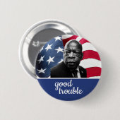 Flag Background John Lewis 'Good Trouble' Ronde Button 5,7 Cm (Voorkant /achterkant)