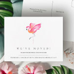 Flamant rose aquarelle Changement d'adresse Cartes<br><div class="desc">Annoncez votre nouveau nid avec nos charmantes cartes postales "Changement d'adresse", mettant en vedette l'aquarelle simple mais frappante d'un flamant rose de Victoria Grigaliunas de Do Tell A Belle. Parfaites pour partager votre passionnante transition avec vos amis et votre famille, ces cartes postales incarnent un mélange d'élégance et de jeu,...</div>